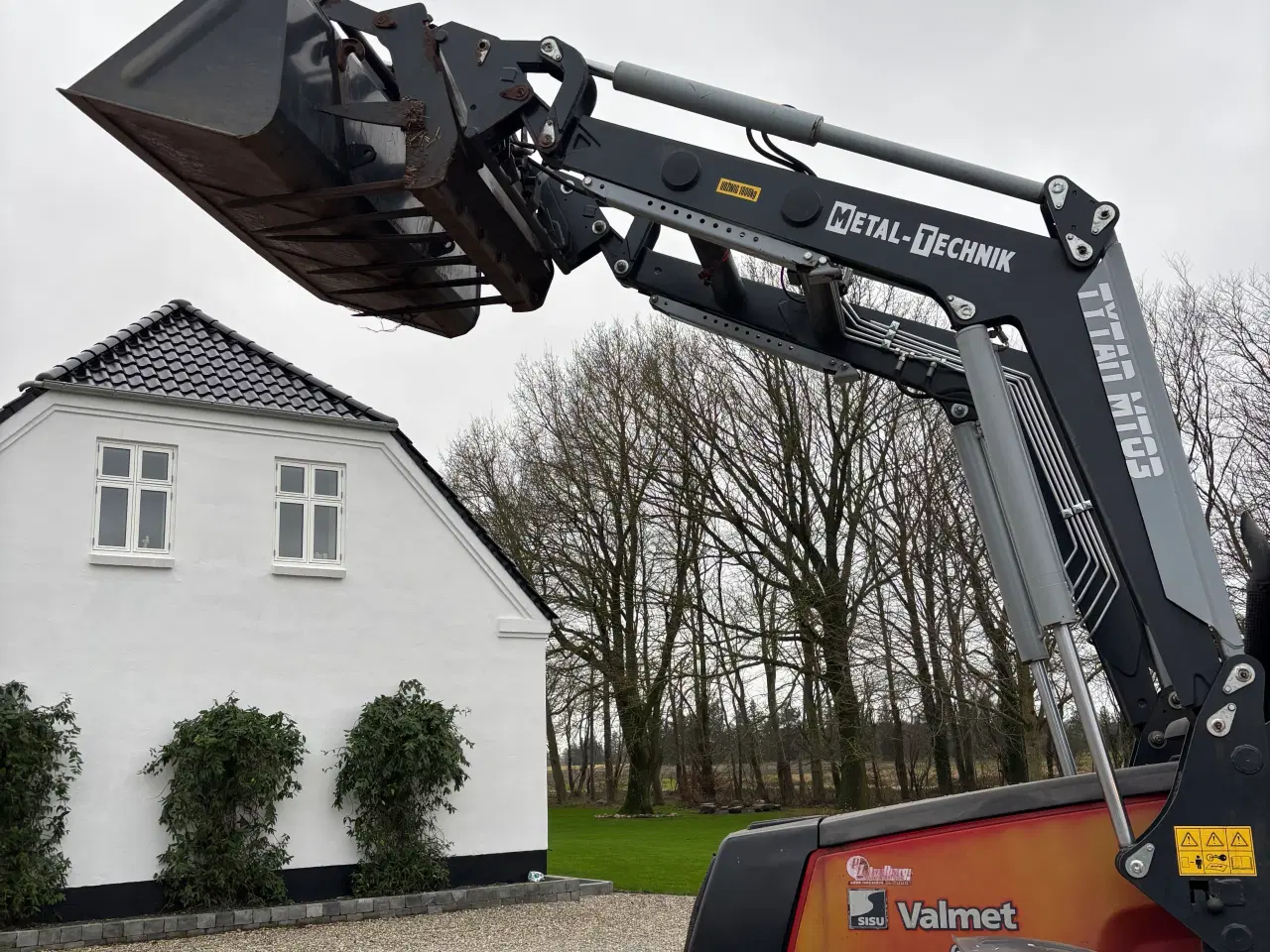 Billede 4 - Valmet 6200 med frontlæsser. 3100 timer 