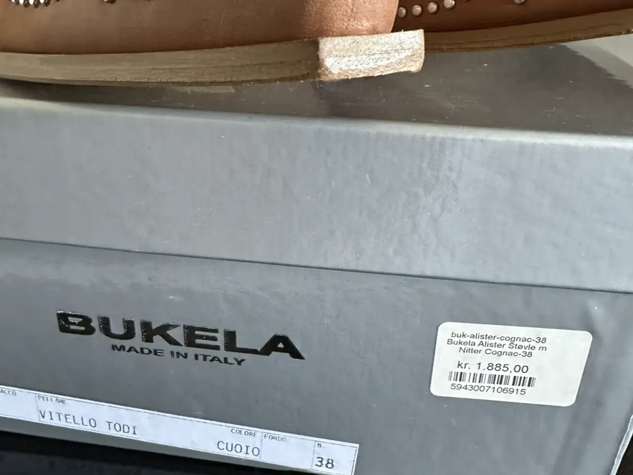Billede 3 - BUKELA Støvle m/nitter.