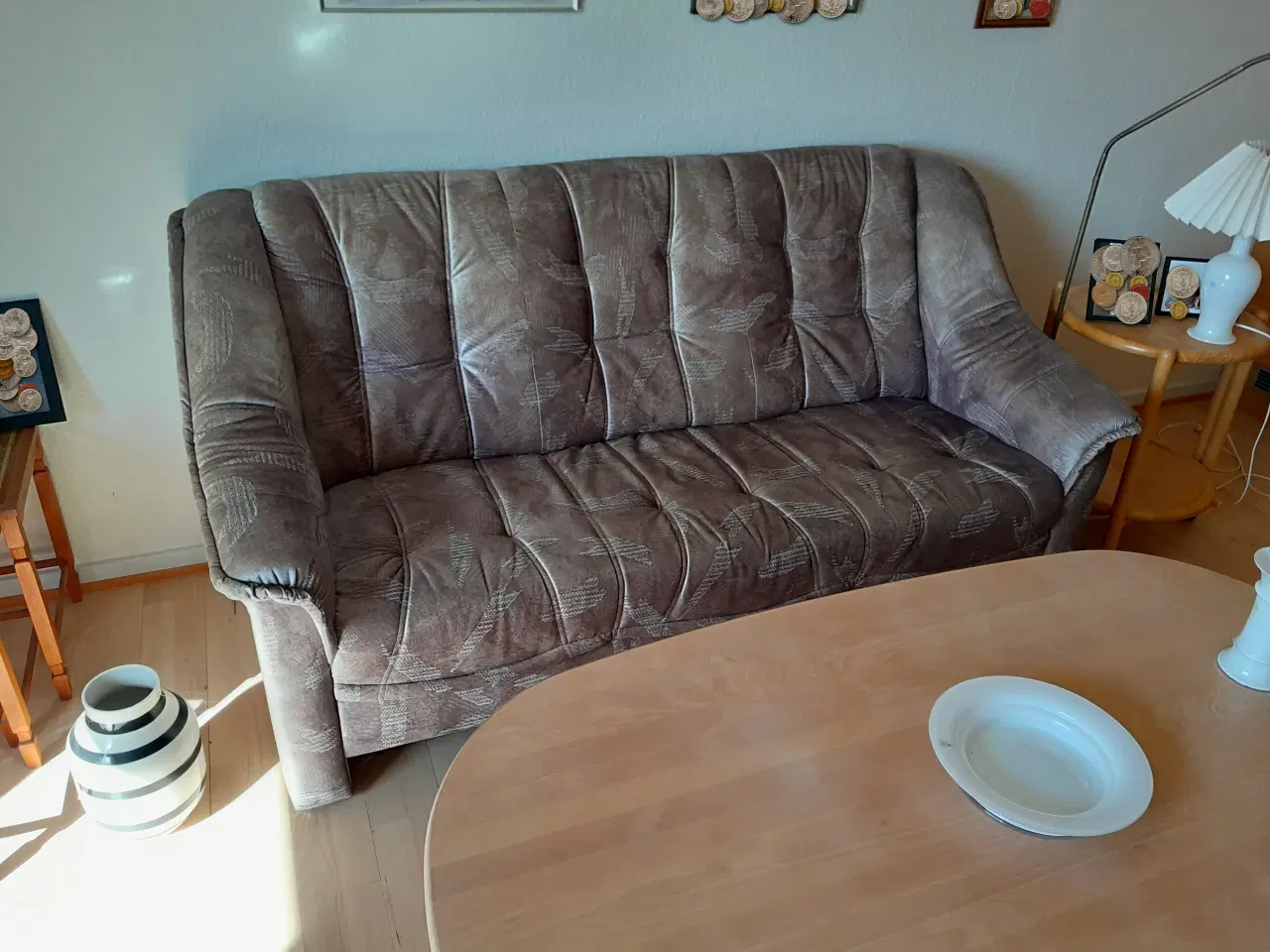 Billede 2 - Sofa, 2 stole og sofabord