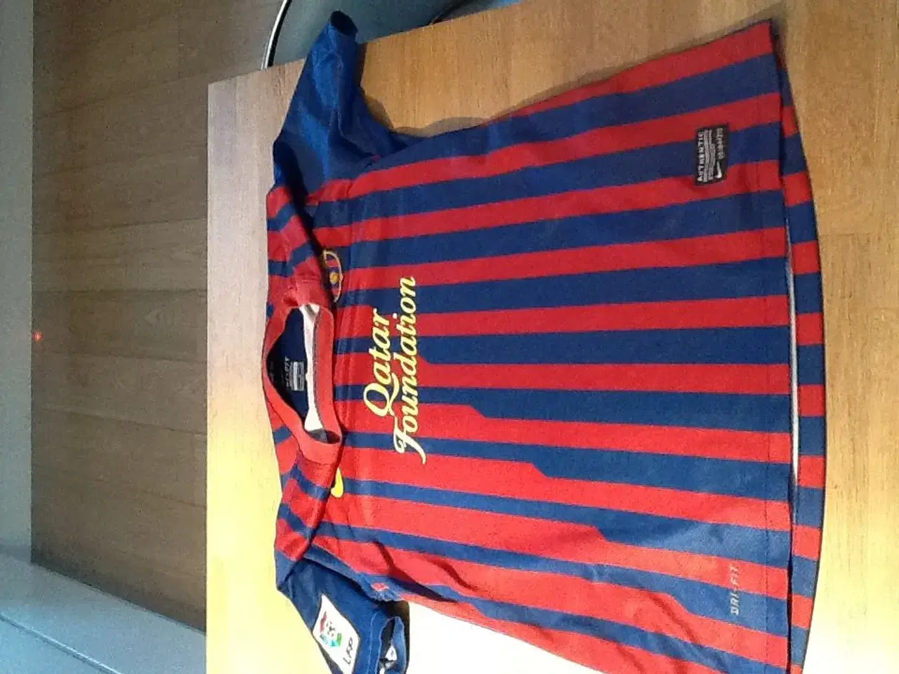 Billede 1 - FC Barcelona fodboldtrøje m orig. tryk