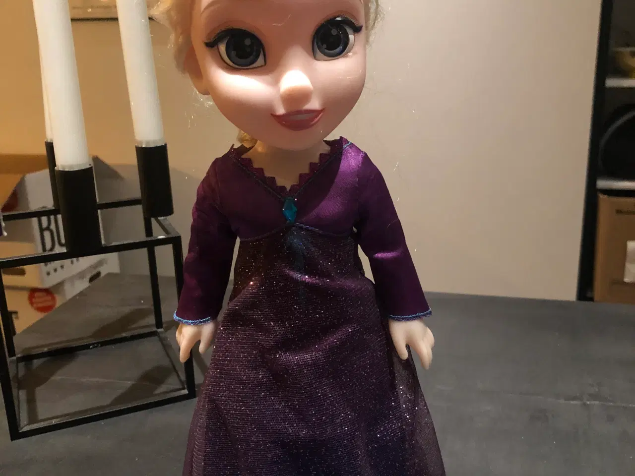 Billede 2 - Syngende Elsa figur med lysende kjole