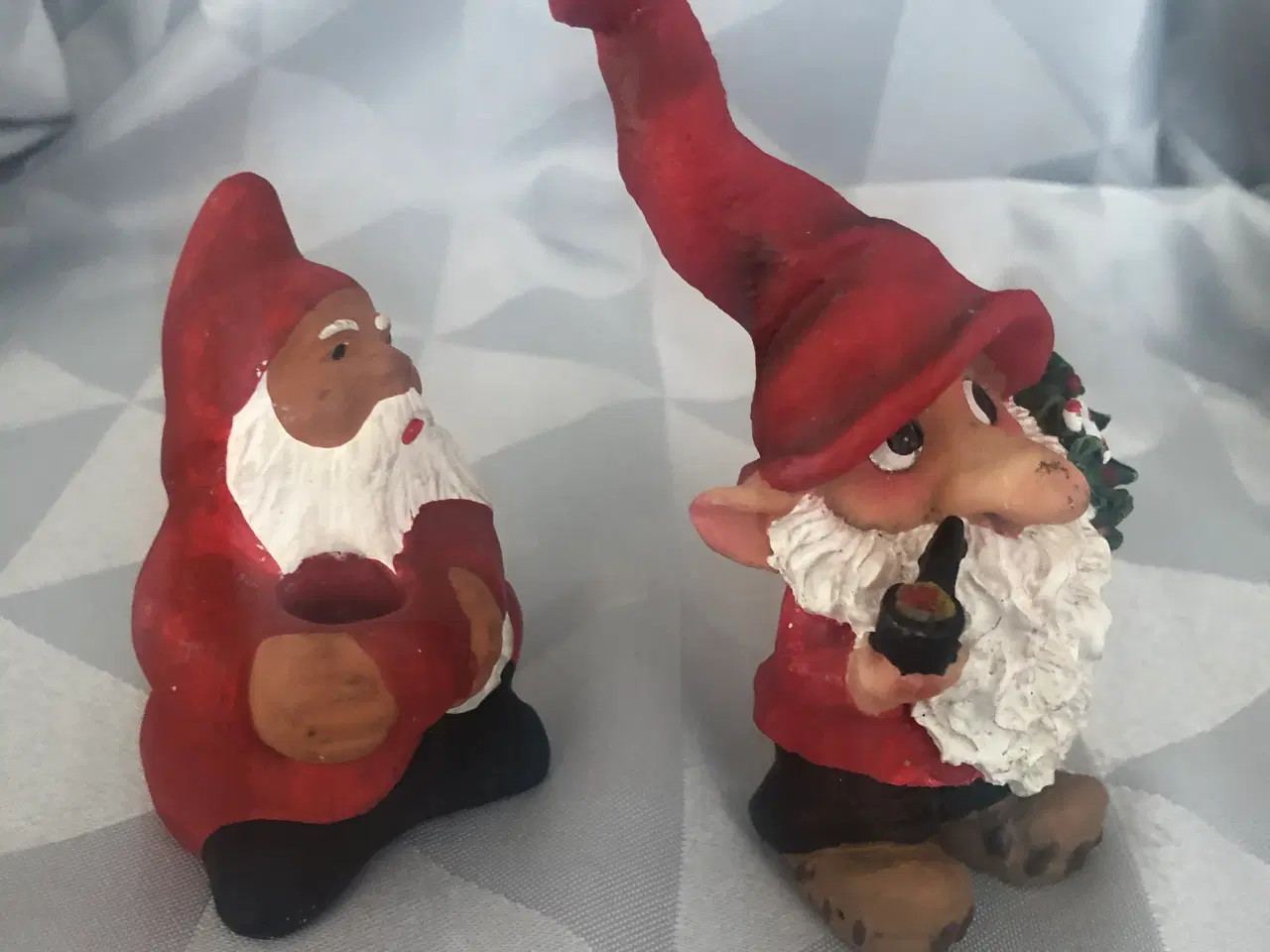Billede 2 - 2 keramik julefigurer juletrold & julemand 