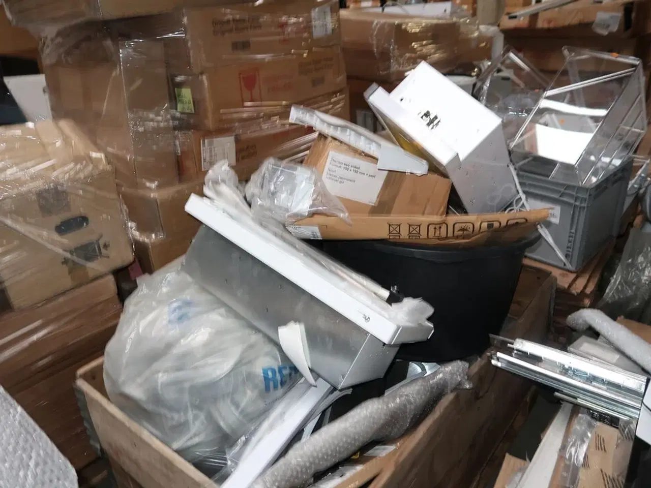 Billede 3 - Palle med emhætter m.m.