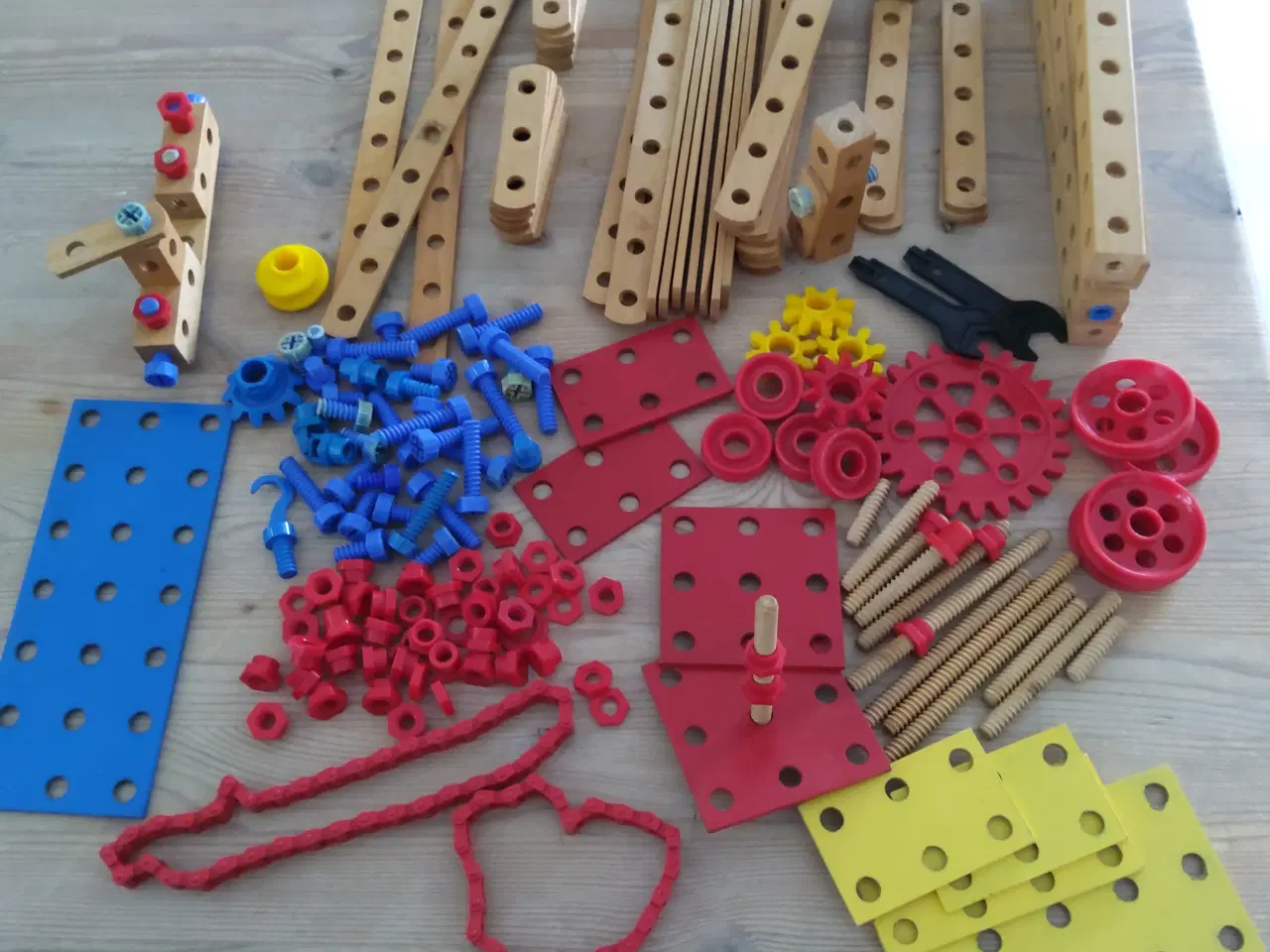 Billede 10 - Lego bilofix byggesæt i træ.