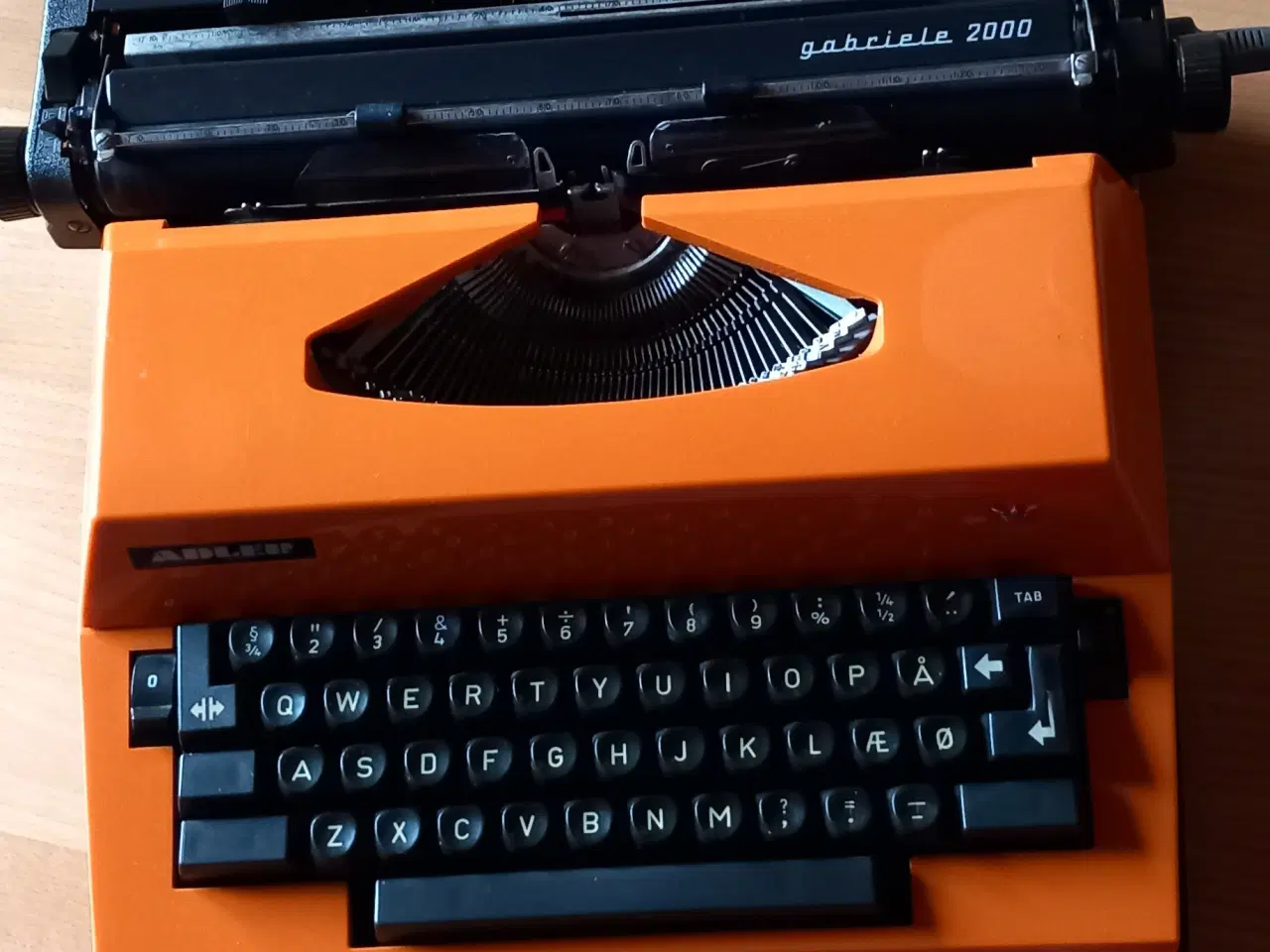 Billede 1 - Skrivemaskine, Adler Gabriele 2000