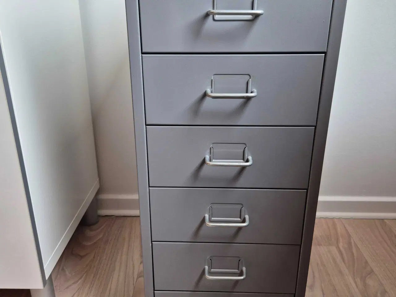 Billede 1 - Kontoropbevaring på hjul