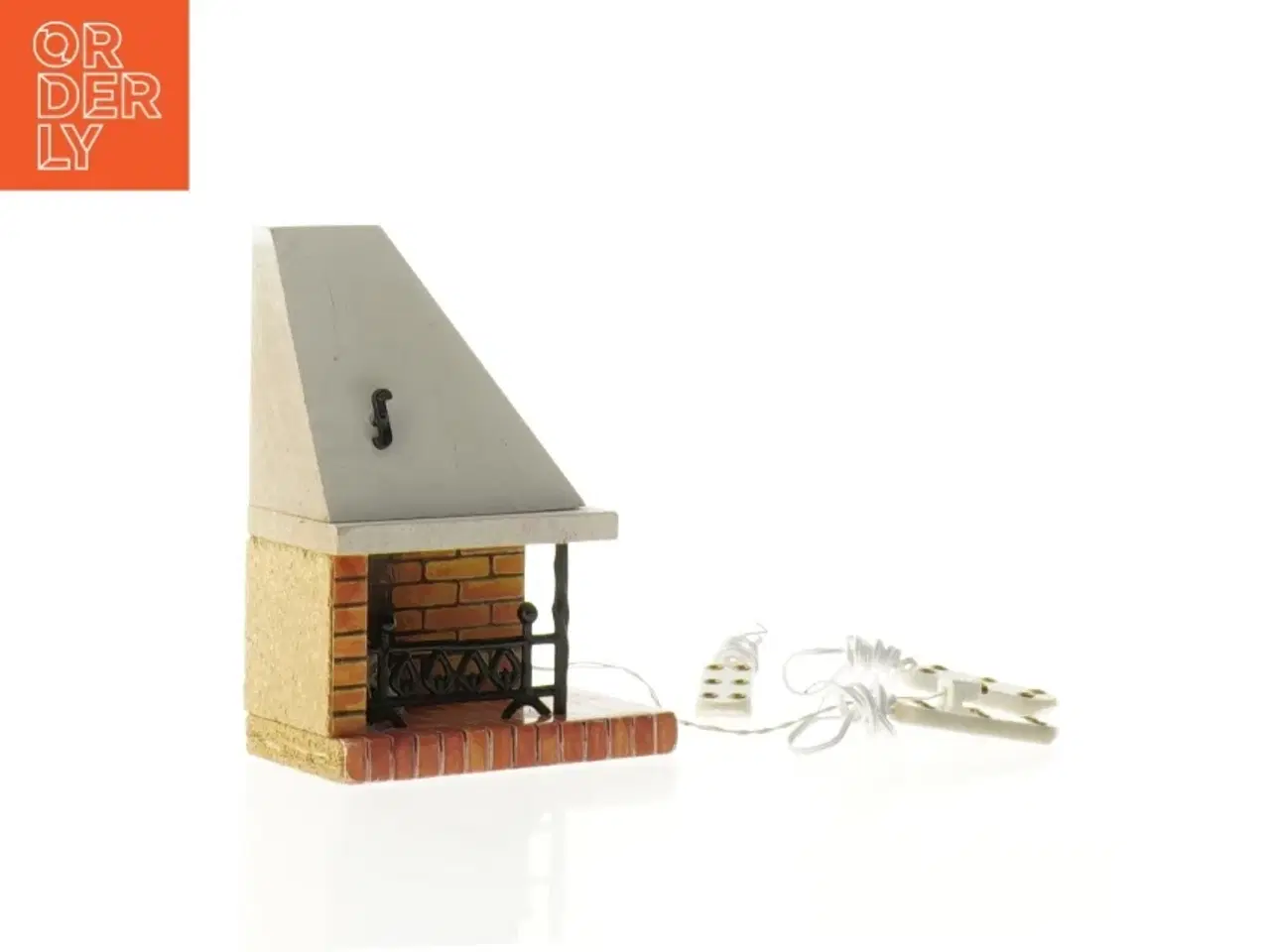 Billede 1 - Miniaturpejs med lyskæde (str. 10,5 x 8 x 4 cm)