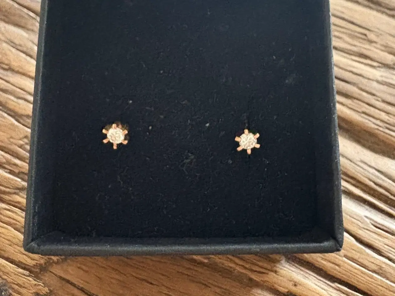 Billede 1 - Ørestikker i 585.