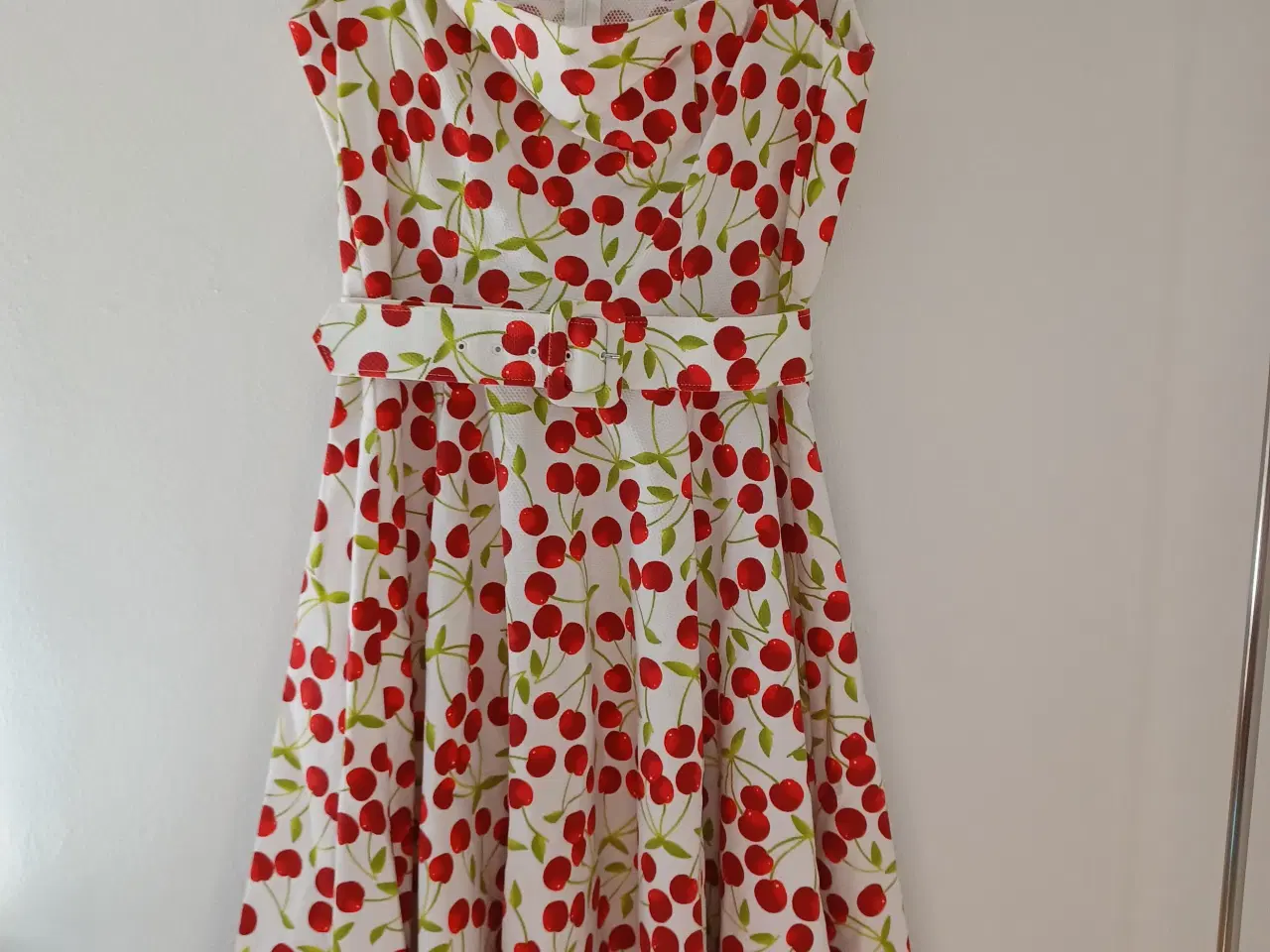 Billede 1 - Supersmuk, unika, retro kirsebær kjole