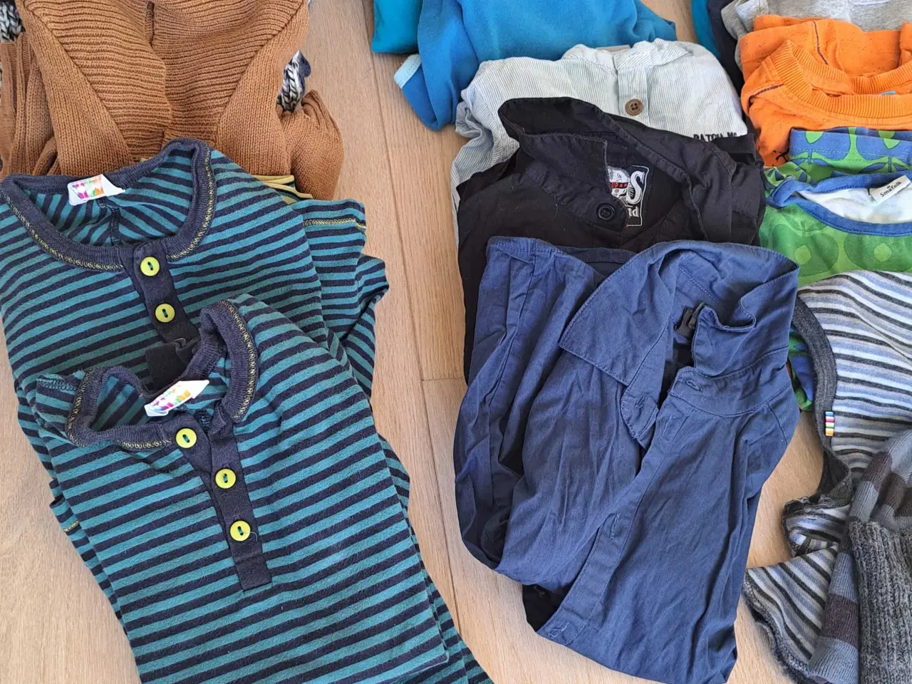 Billede 2 - Tøjpakke til dreng 4 år 