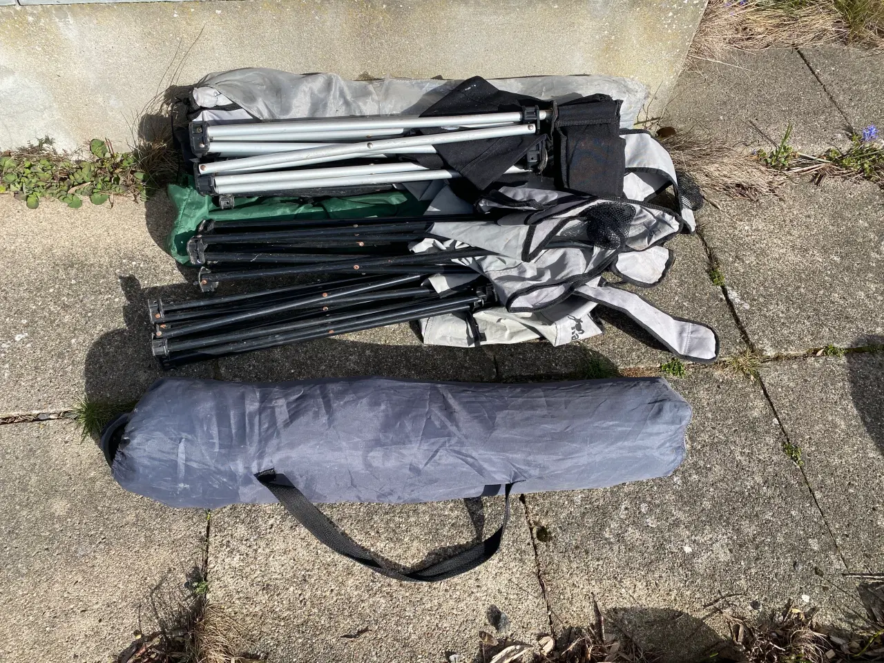 Billede 2 - Gratis 3 cykler skrivebord 2 sorte 8 festivalstole