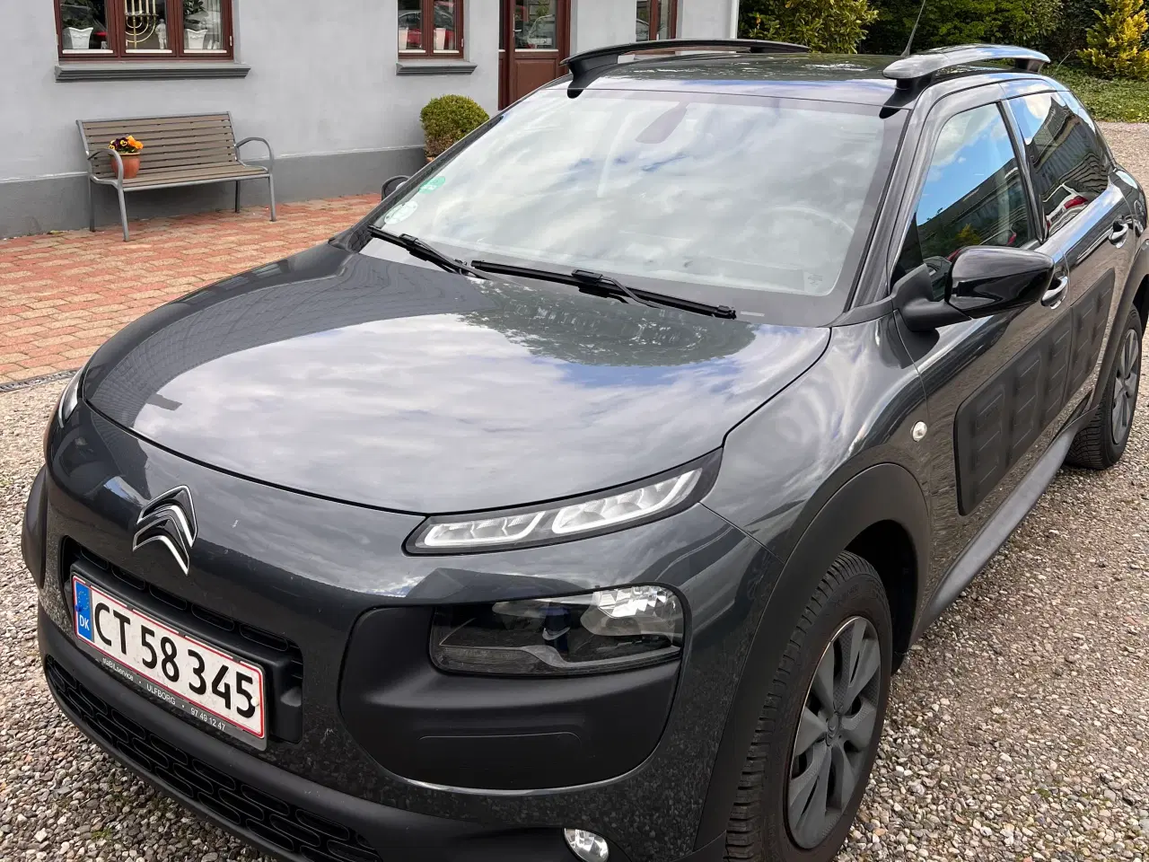 Billede 1 - Pæn Citroën C4 Cactus m. Træk