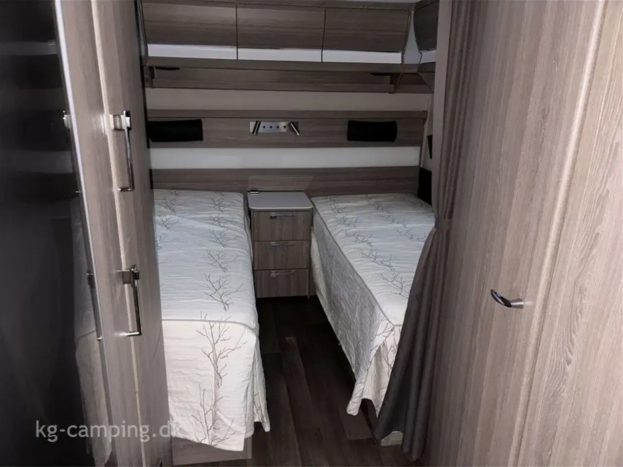 Billede 5 - 2016 - Kabe Royal 560 GLE KS   Topudstyret luksusvogn med mover, klimaanlæg og Markise