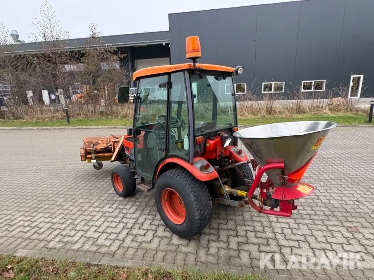 Billede 4 - Kompakttraktor med kost og spreder Kioti CK20 HST
