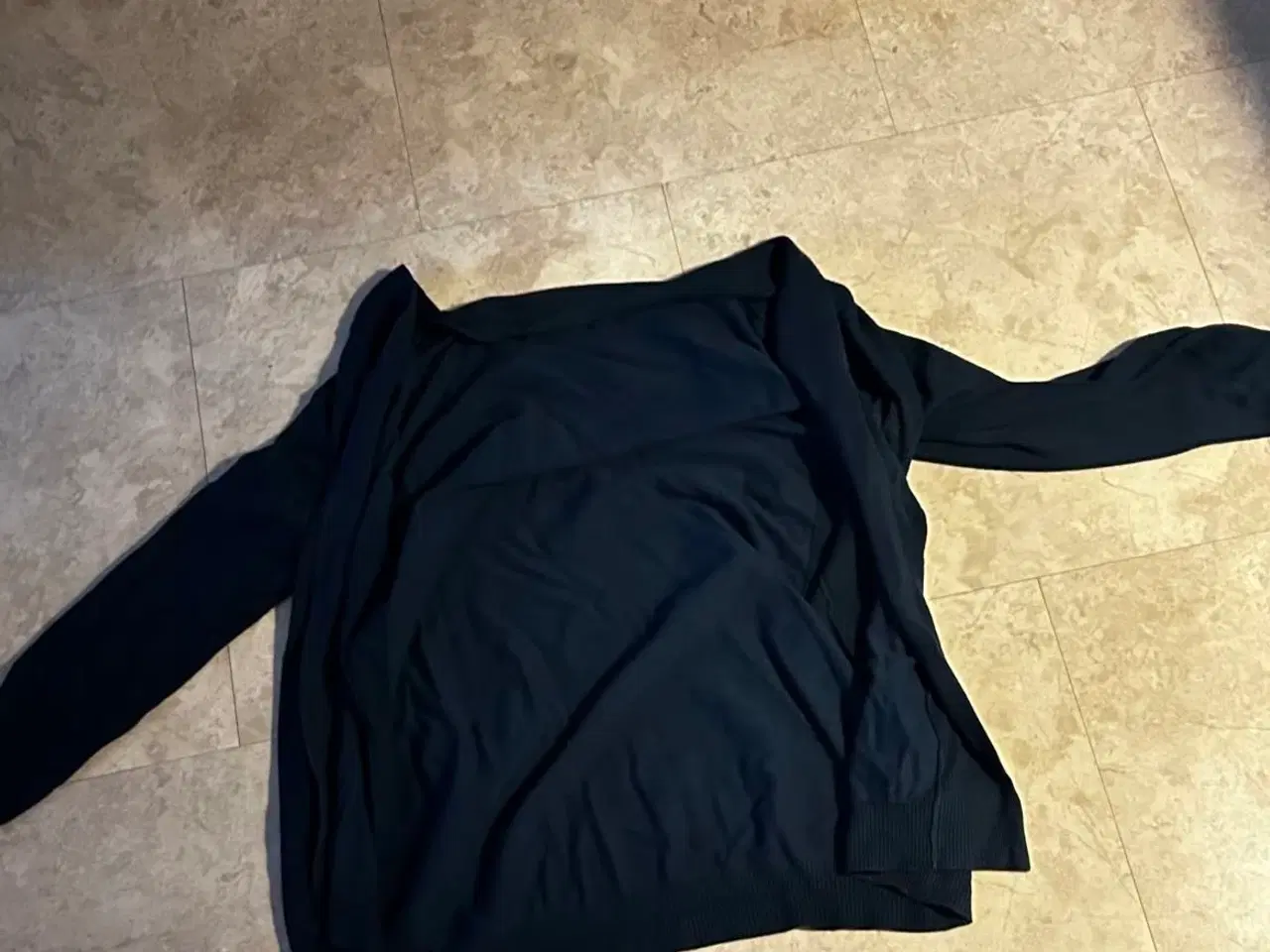 Billede 4 - Sælger 3 bluser og 1 cardigan 