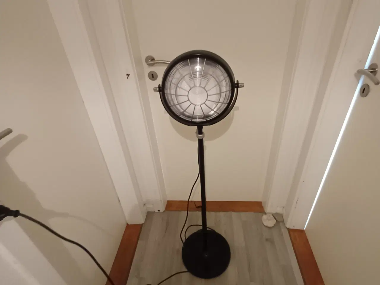 Billede 3 - Sort gulvlampe 