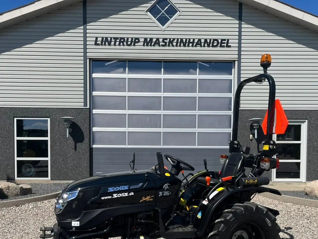 Billede 1 - Solis S26 Limited Edition i sort 6+2 Gearmaskine med Servostyring og brede traktorhjul