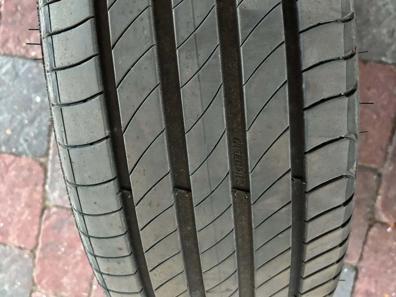 Billede 2 - Sommerdæk til salg. 205/45/17 Kørt 3000 km.  