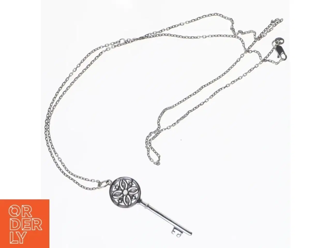 Billede 1 - Sølvfarvet nøgle halskæde (str. Ø 21 cm)