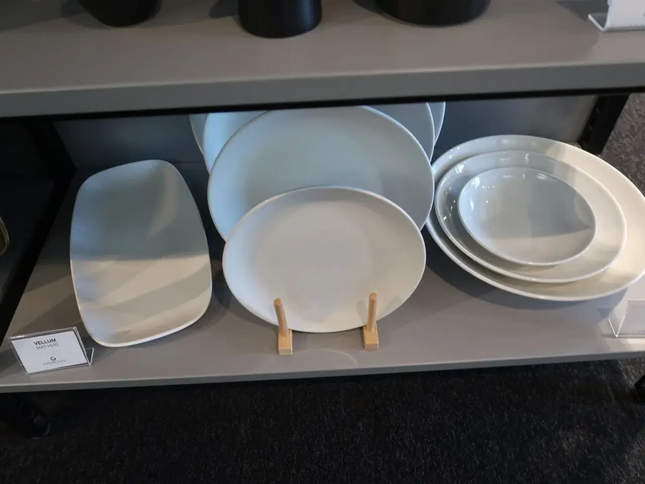 Billede 15 - 179 stk. tallerkener, kopper, skåle, kander m.m. CHURCHILL