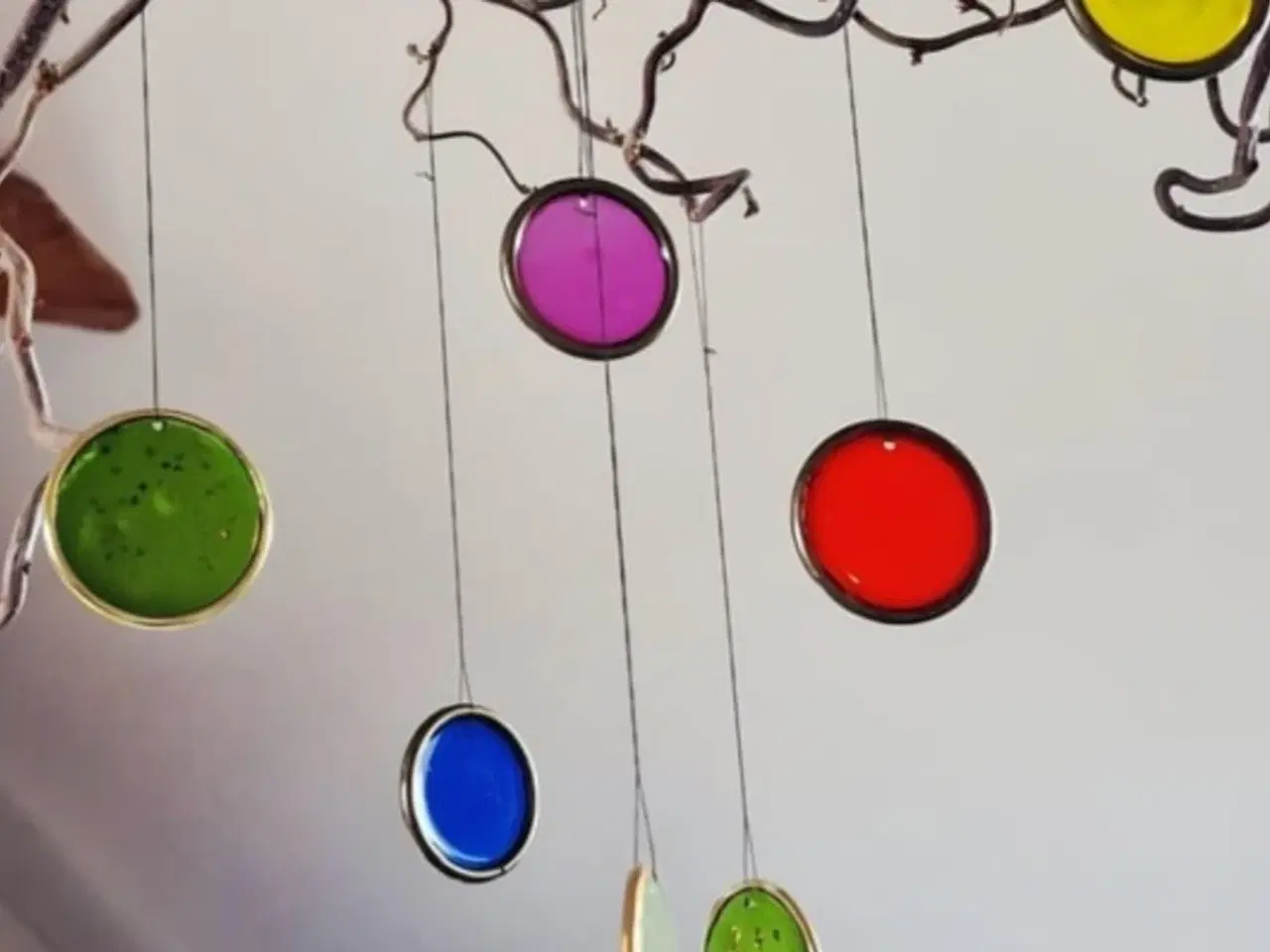 Billede 2 - Håndlavet farverigt vinduespynt