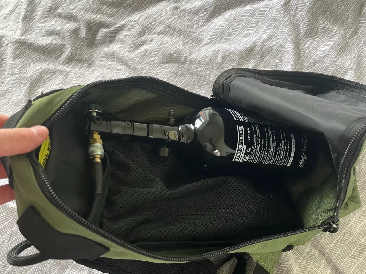 Billede 2 - Airsoft gas rygsæk inkl slange og regulator