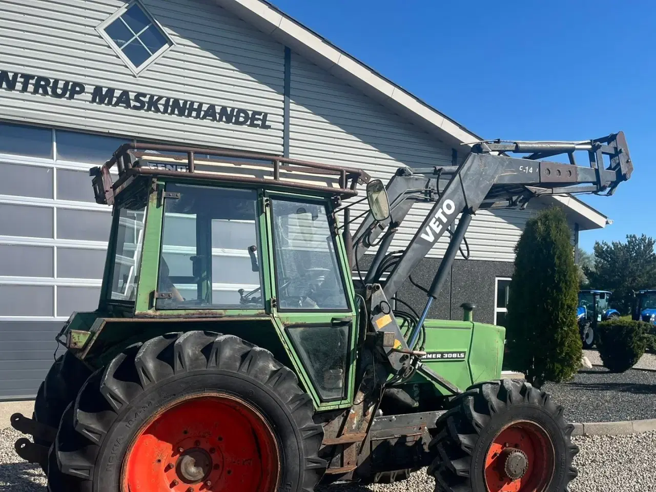 Billede 13 - Fendt 308 LS Farmer Turbomatik med frontlæsser og skovinddækning