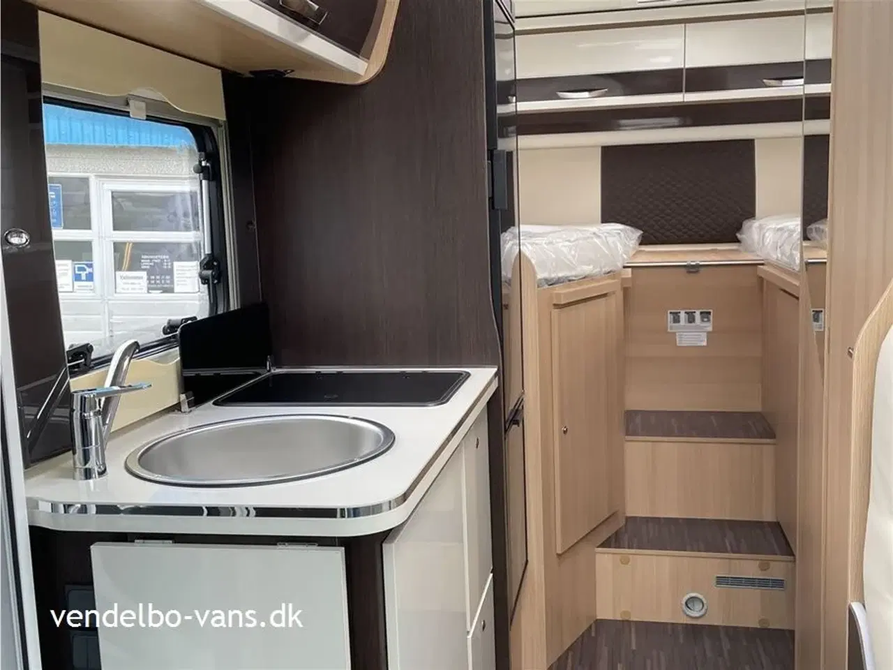 Billede 13 - 2024 - McLouis Mc4 239 Enkeltsenge over garagen og stort skylight over forsæder/ L- siddegruppe