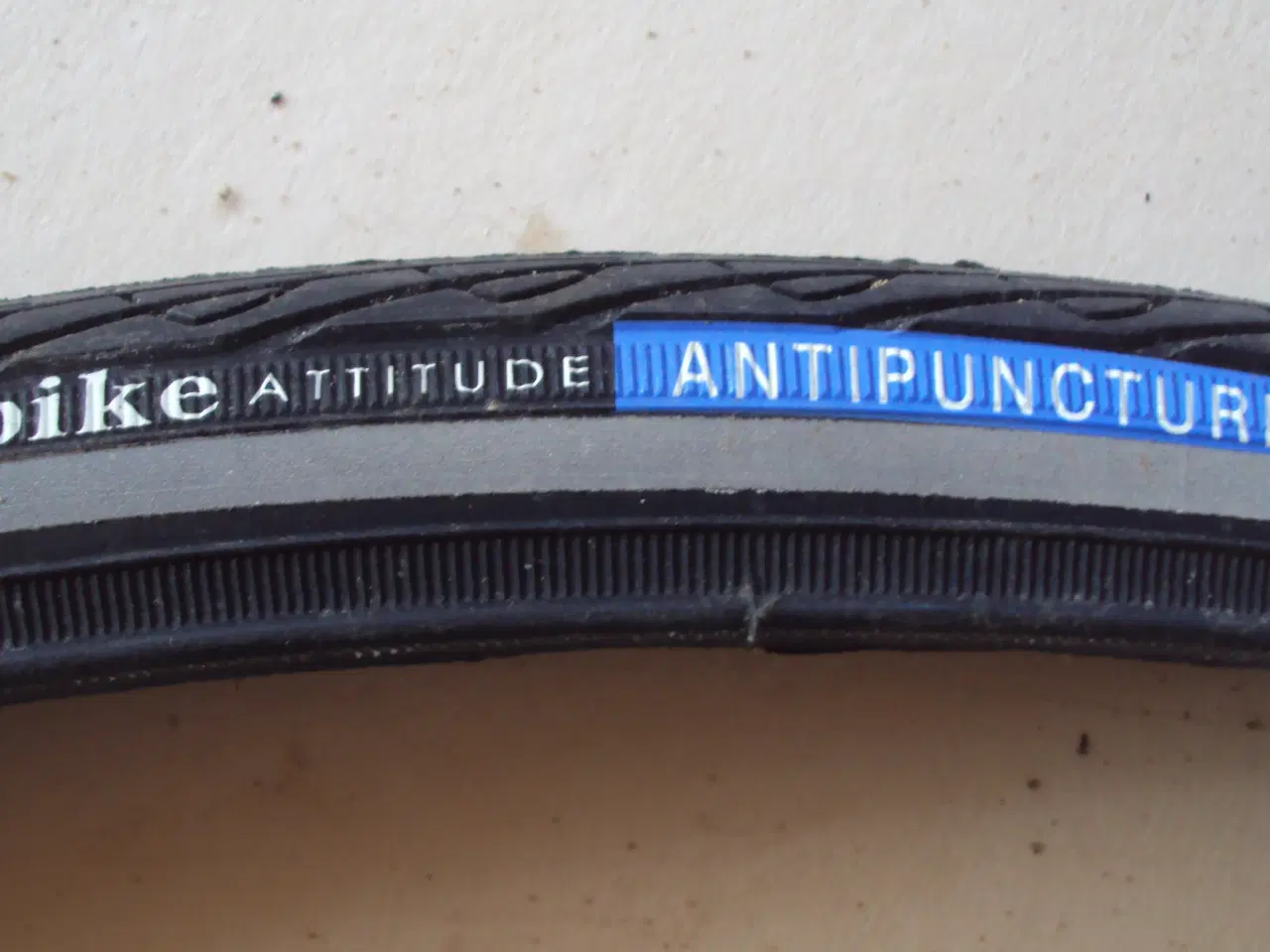 Billede 2 - Cykeldæk og slange .