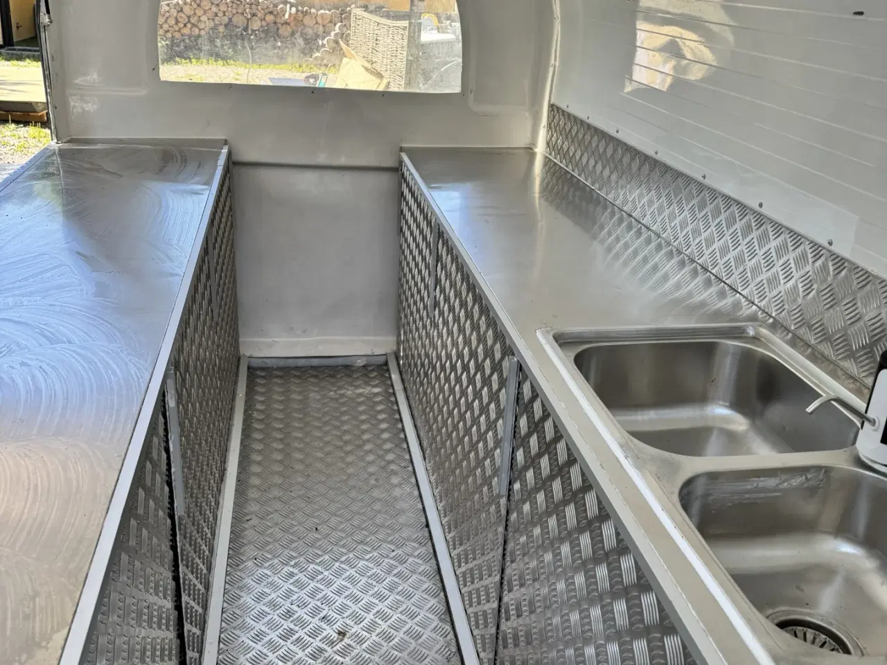 Billede 2 - Foodtruck, salgsvogn med aludørk gulv mm.