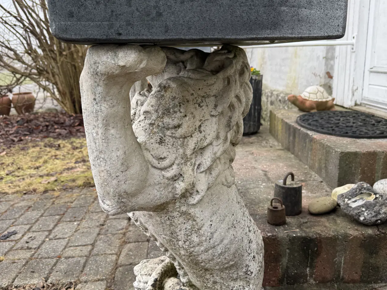 Billede 4 - Beton løver med granit fade.