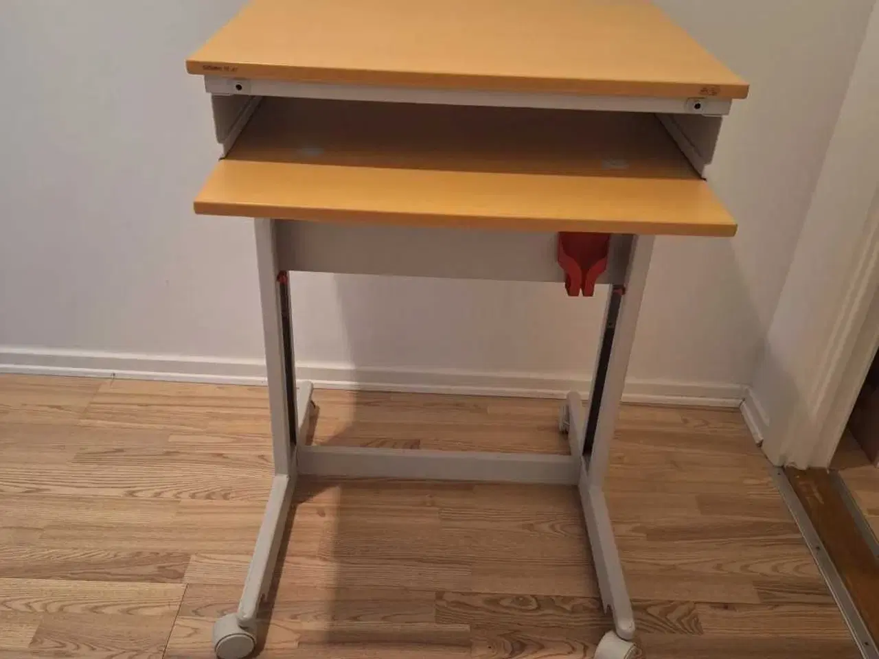 Billede 2 - Lille computerbord/skrivebord