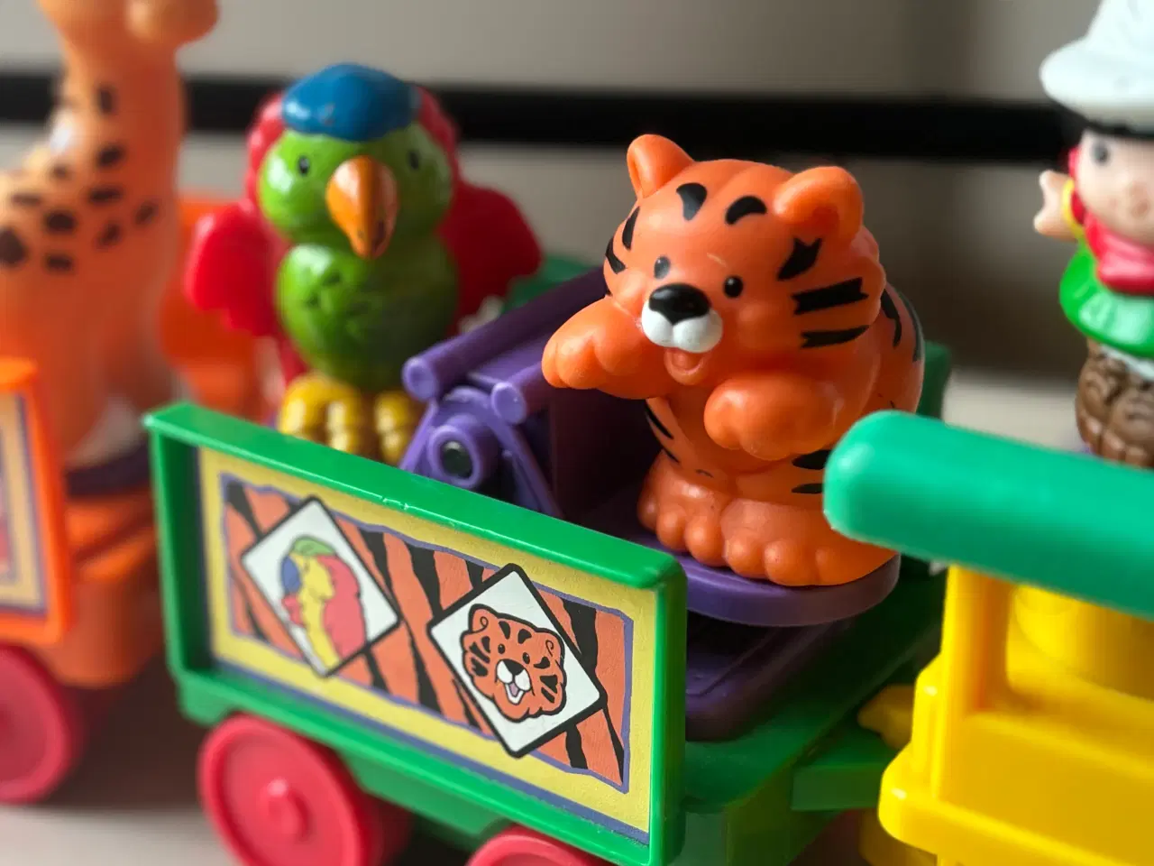 Billede 3 - Fisher-Price tog med dyr og lyd samt stableklodser