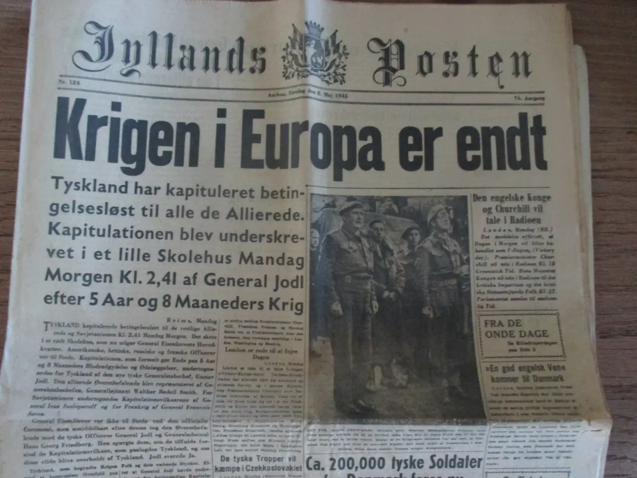 Billede 1 - Danmarks befrielse 1945. Aviser - flere.