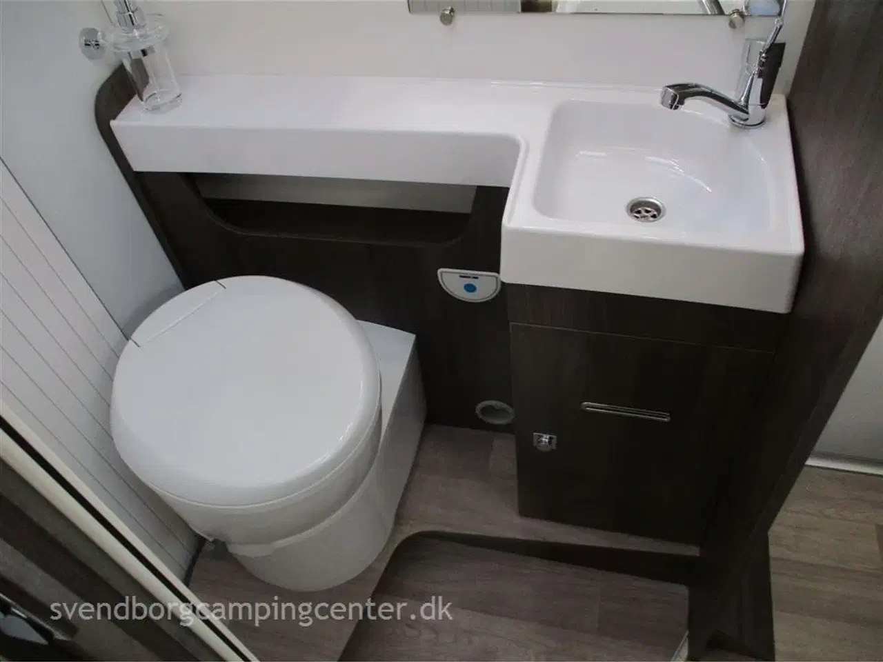 Billede 11 - 2024 - Benimar Tessoro 496 Limited   Veludstyret Benimar med Queensbed