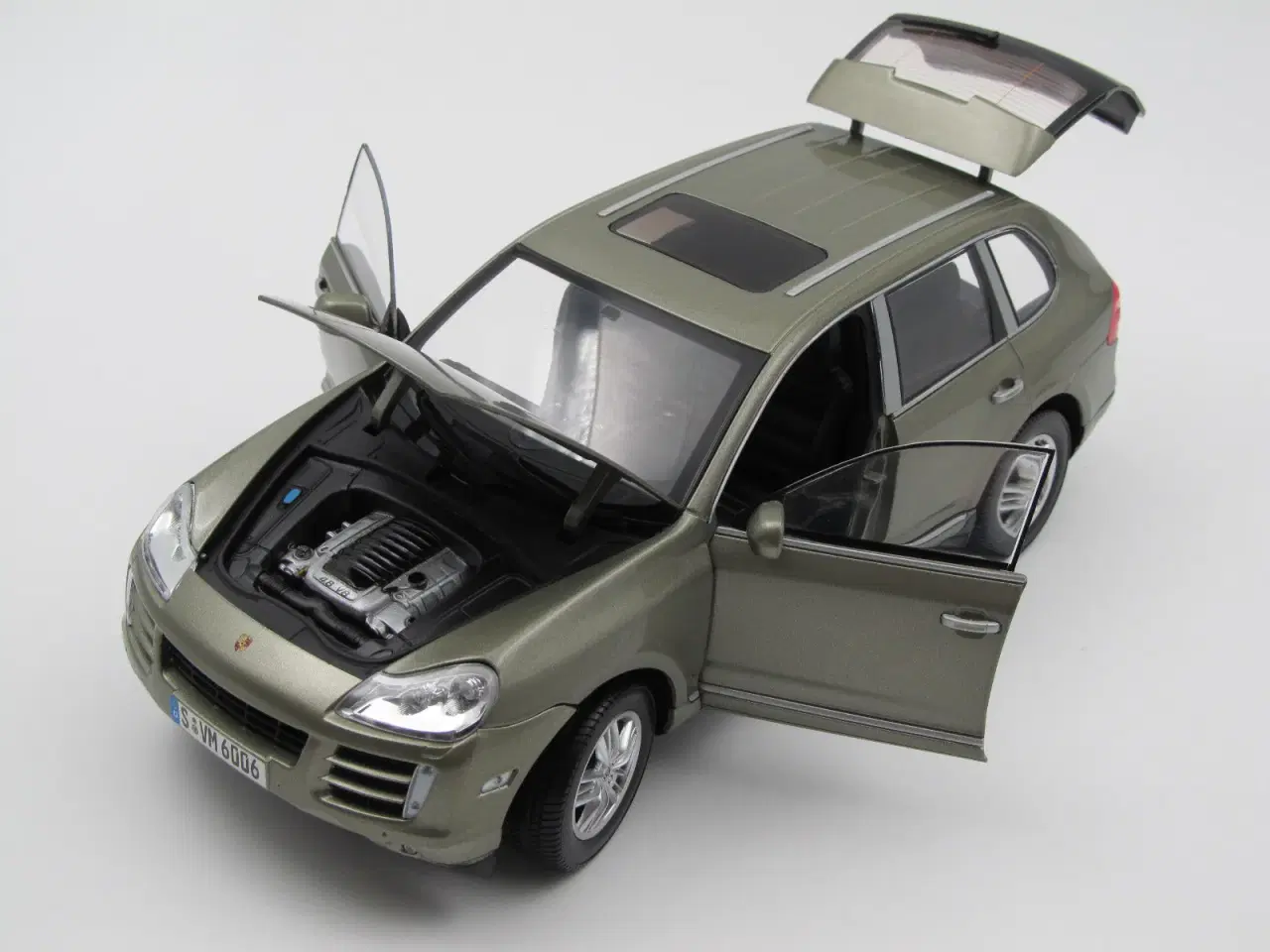 Billede 2 - 2002  Porsche Cayenne S 1:18