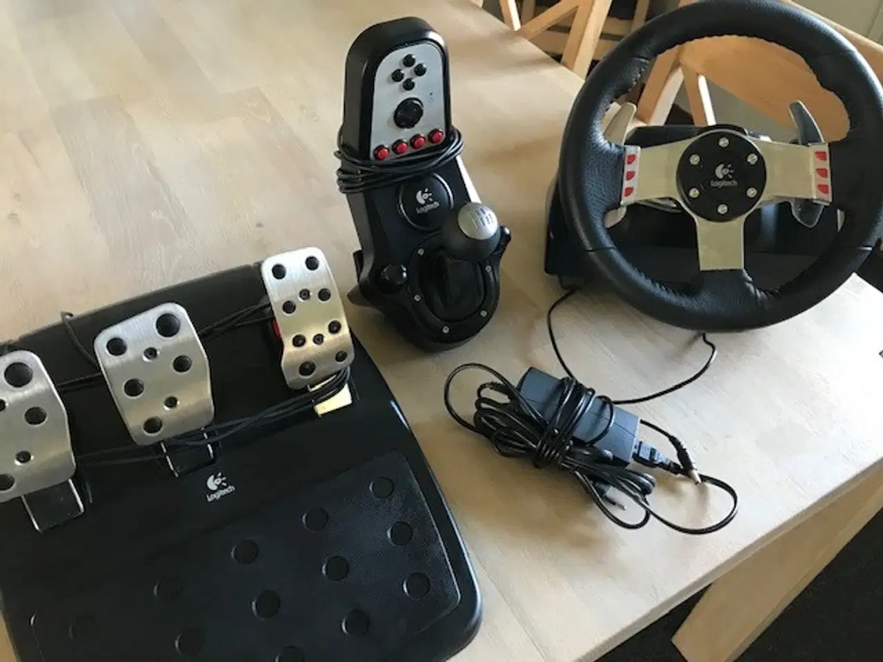 Billede 1 - Et pæn sæt G27 som er meget lidt brugt..   