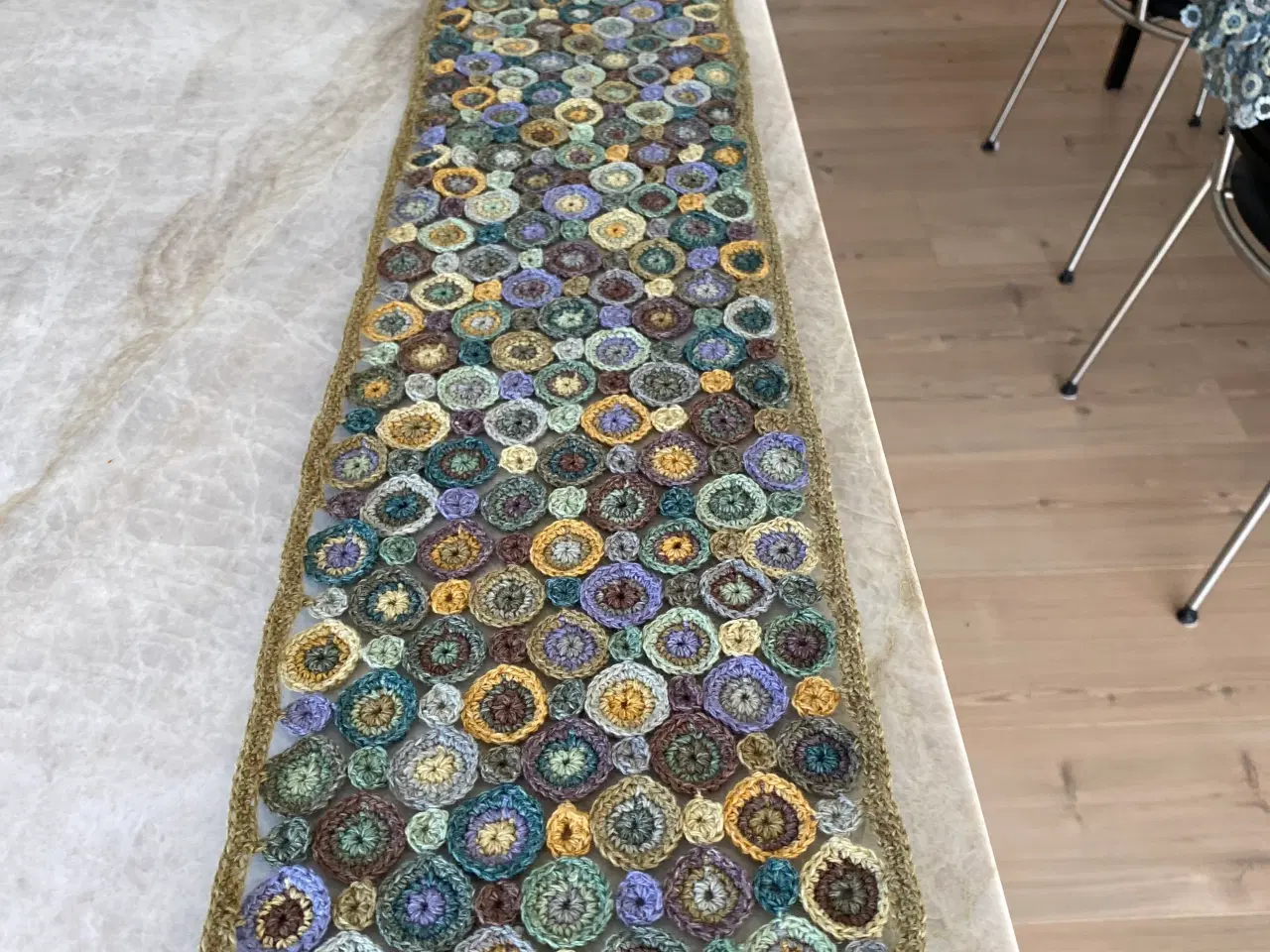 Billede 7 - Strikket Sophie scarf i plantefarvet garn 