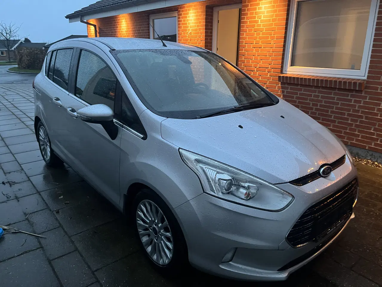 Billede 2 - Ny synet Ford bmax benzin 