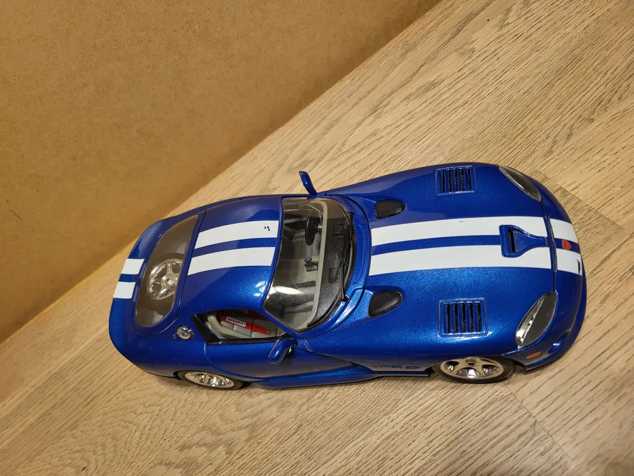 Billede 5 - Modelbil. Viper GTS Coupe Dodge. Skala 1/18.