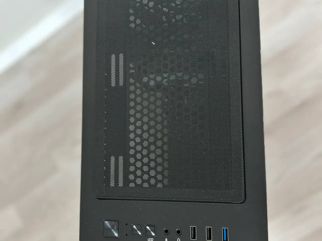 Billede 4 - Super flot og renoveret Gamer 