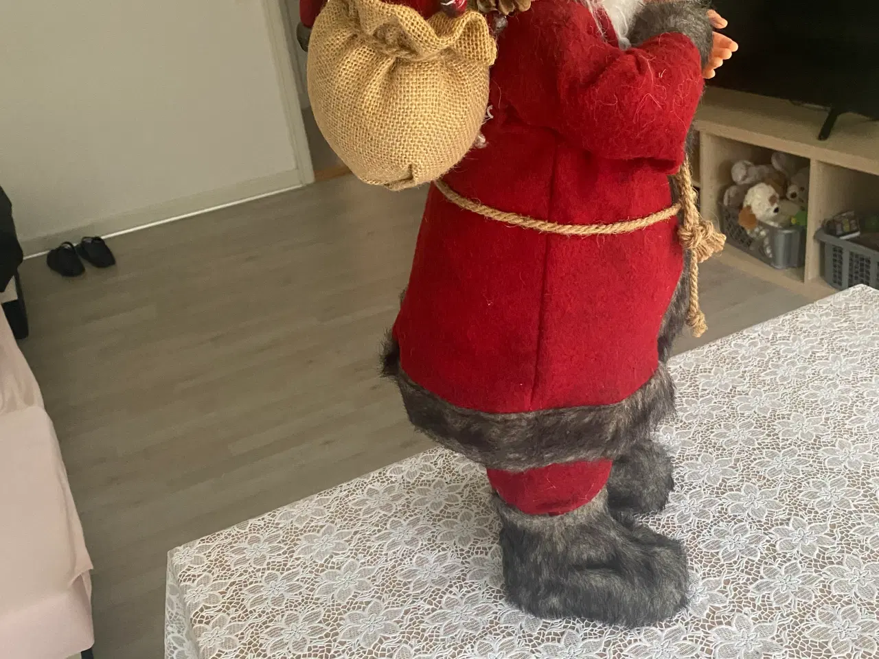 Billede 2 - Special hjemmelavede nisse med stof tøj på 62 cm
