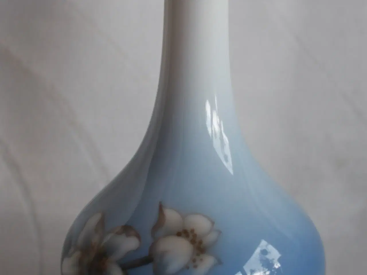Billede 2 - Vase med blomst fra Bing og Grøndahl