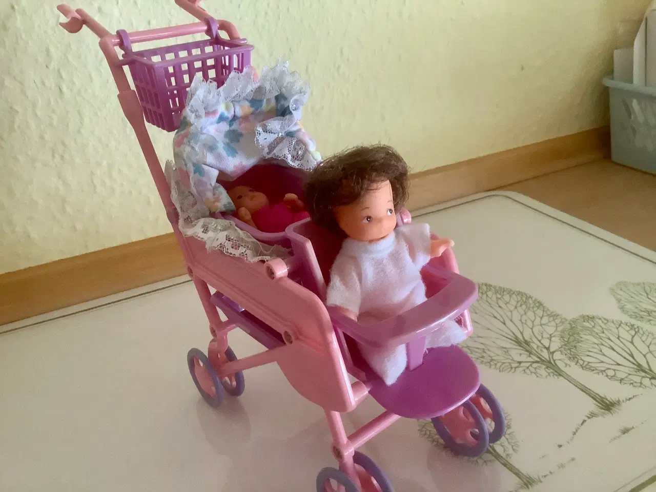 Billede 1 - Barnevogn som passer til Barbie.Ikke dukker.