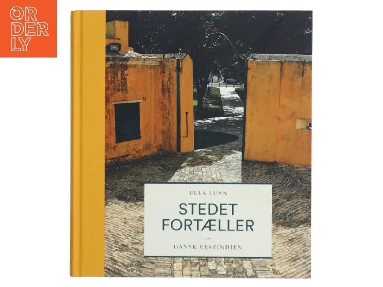 Billede 1 - Stedet fortl̆ler af Ulla Lunn (Bog)