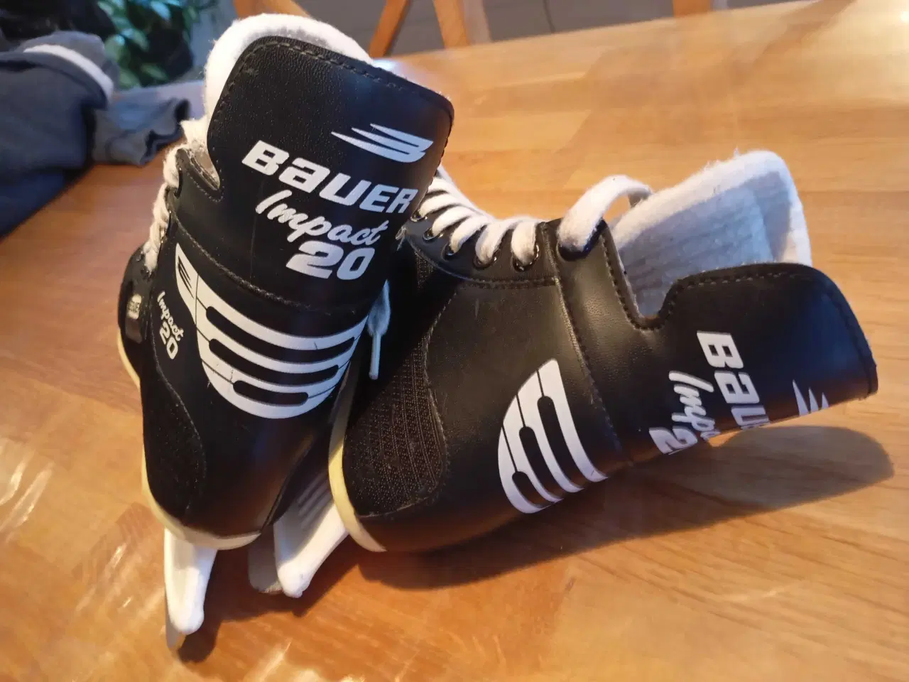 Billede 3 - Børne skøjter. Str. 30 / 12 år