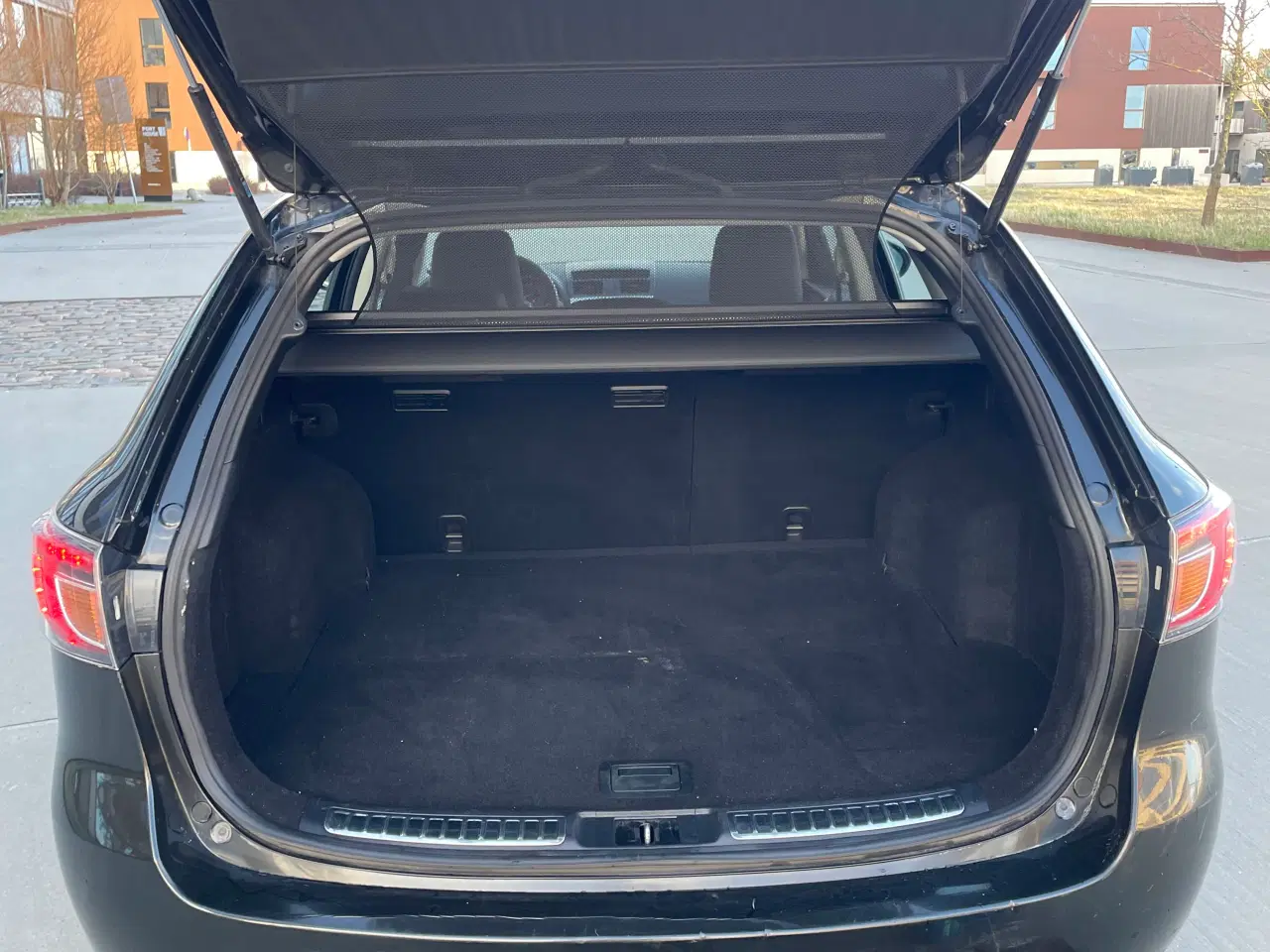 Billede 6 - Flot velholdt nysynet Mazda 6 automatgear