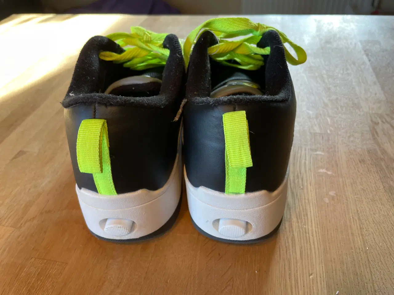 Billede 6 - POP rullesko str. 35 grå/neon med dinosaur-mønster