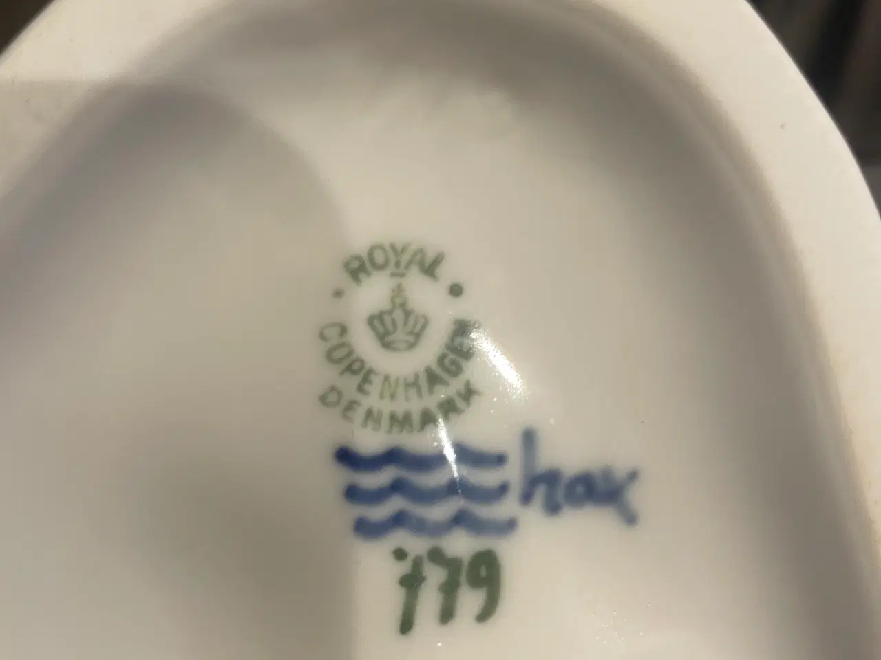 Billede 4 - Royal Copenhagen Pigen med kalv.1 sort. 779. byd..