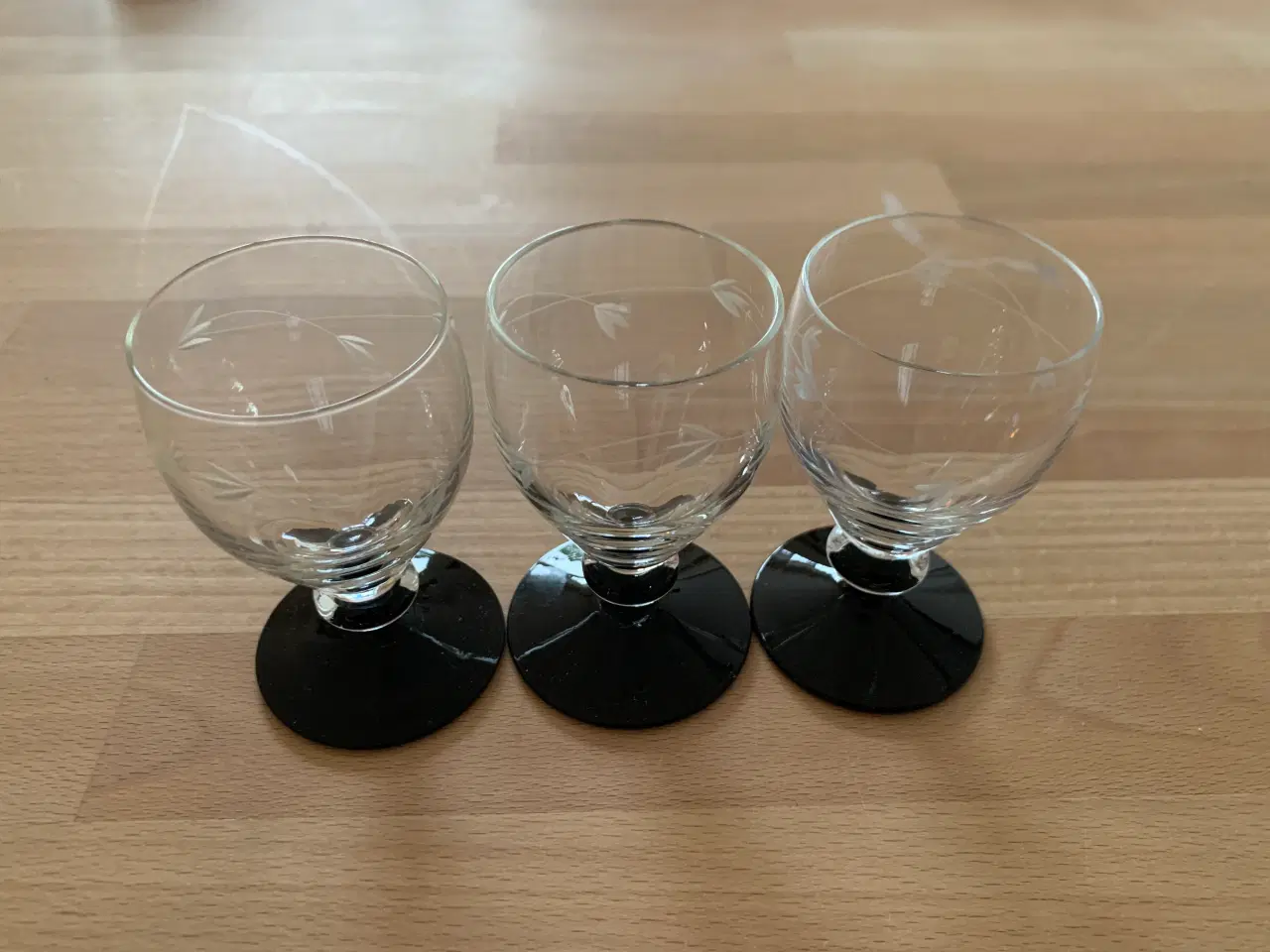 Billede 3 - 9 stk. glas, Ranke med sort fod, Holmegaard